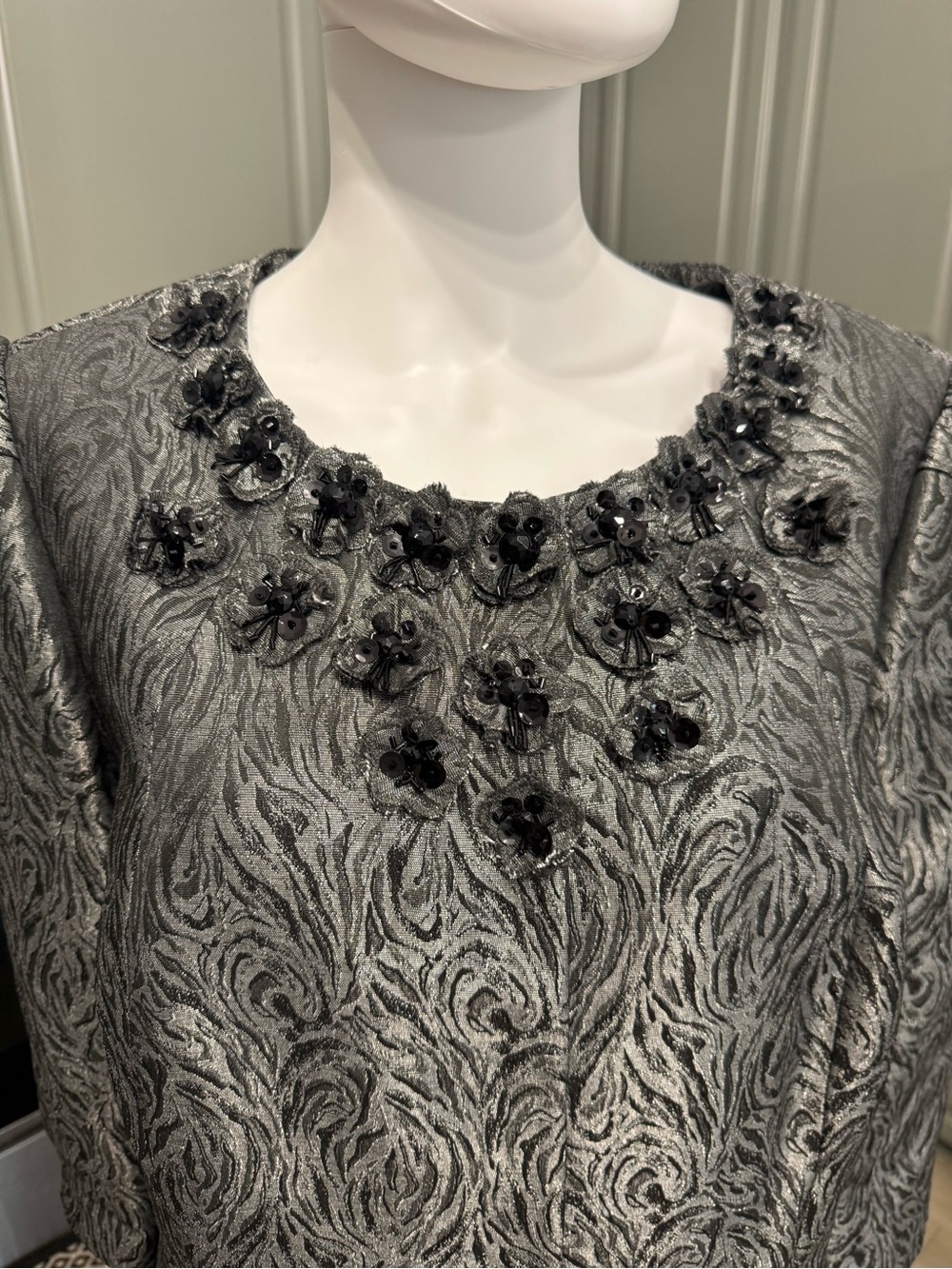 𝙏𝙖𝙝𝙖𝙧𝙞 𝘼𝙧𝙩𝙝𝙪𝙧 𝙎. 𝙇𝙚𝙫𝙞𝙣𝙚 𝙇𝙐𝙓𝙀 Jacket 18W Metallic Gray Jacquard Beaded Evening - Picture 9 of 13